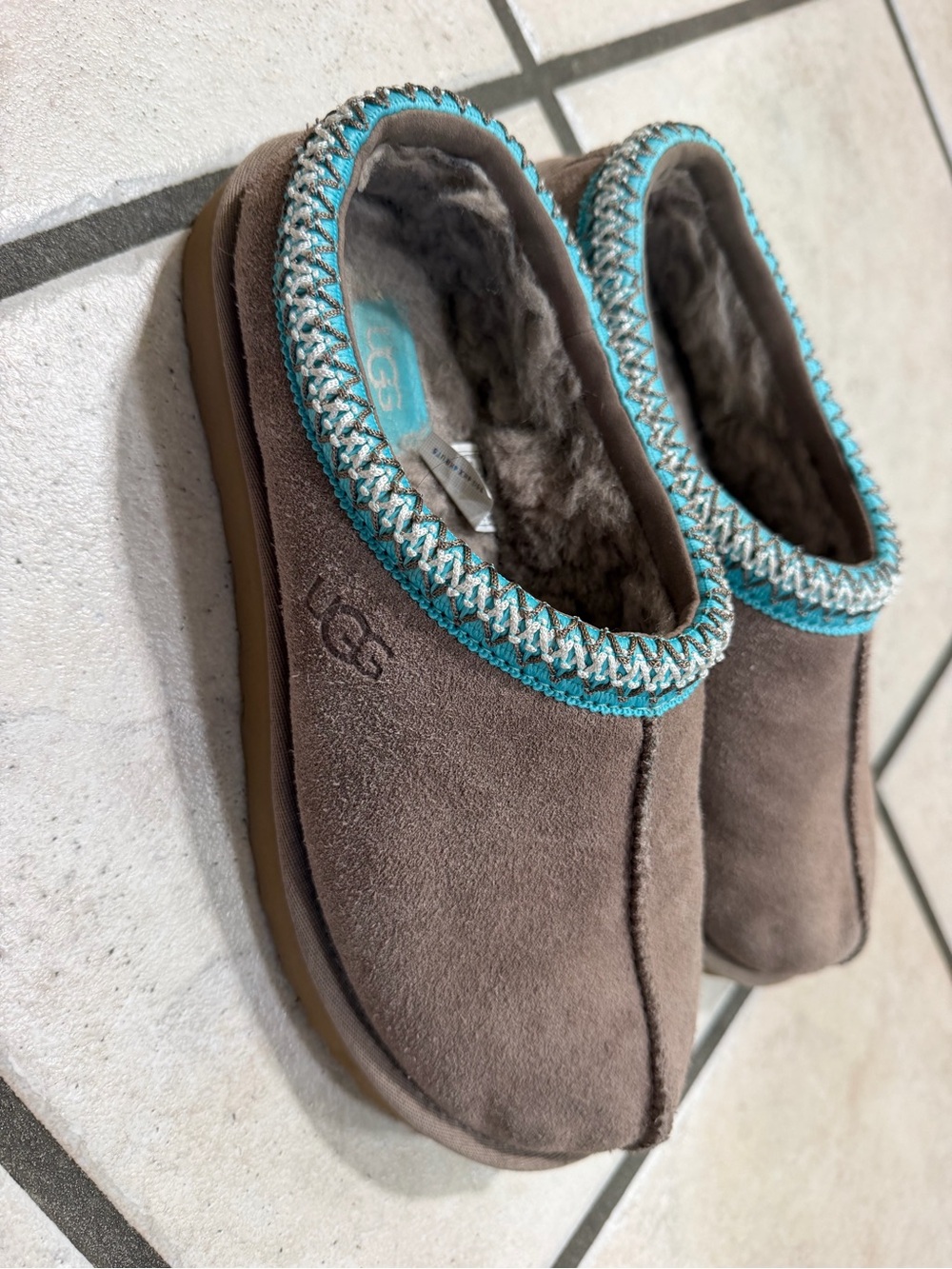 Ugh Clogs - Picture 2 of 5